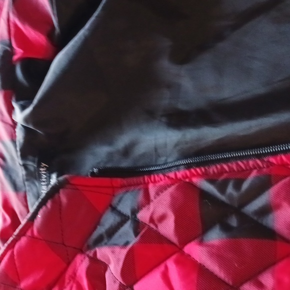 Relativity Red and Black Checkered Women's Vest - Picture 10 of 12